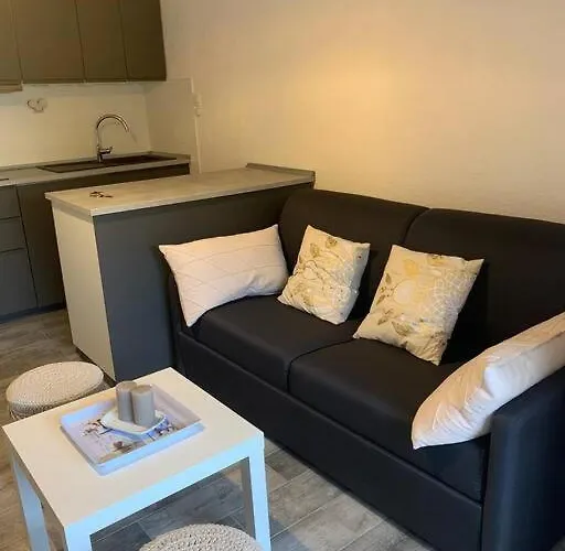 Refait à Neuf Bord De *